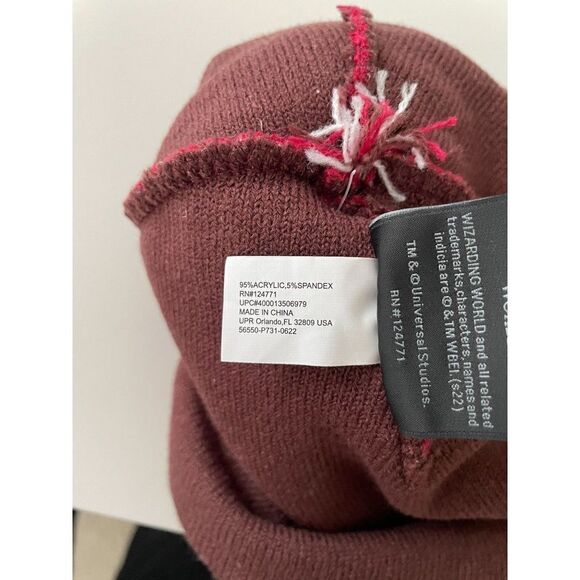 Harry Potter Gryffindor Knit Pom Pom Beanie Winter Hat Embroidered - Picture 6 of 6